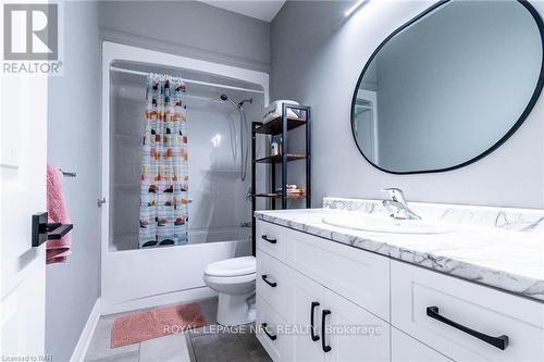 254 Julia Drive, Welland, ON - Indoor Photo Showing Bathroom
