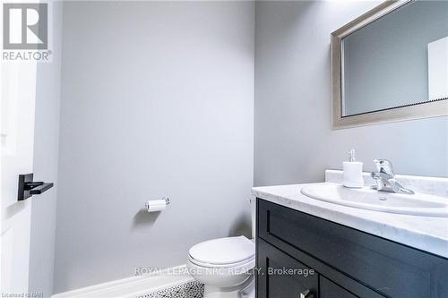 254 Julia Drive, Welland, ON - Indoor Photo Showing Bathroom
