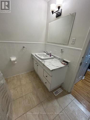 137 Baffin Road, London, ON - Indoor Photo Showing Bathroom