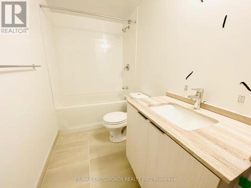 3107 - 11 Wellesley Street W, Toronto, ON - Indoor Photo Showing Bathroom