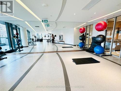 3107 - 11 Wellesley Street W, Toronto, ON - Indoor Photo Showing Gym Room