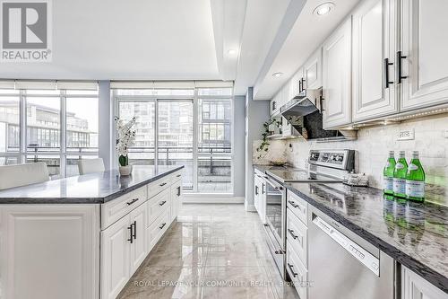 #819 -8 Telegram Mews, Toronto, ON - Indoor Photo Showing Kitchen With Upgraded Kitchen