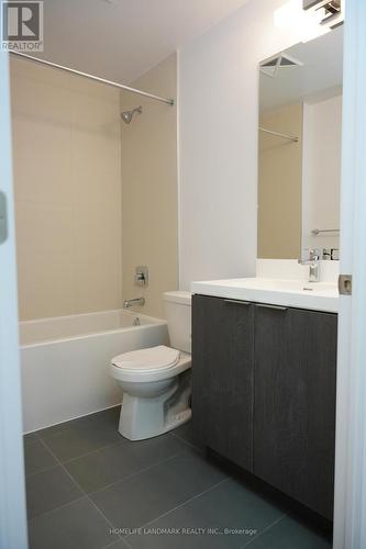 3318 - 50 Dunfield Avenue, Toronto, ON - Indoor Photo Showing Bathroom