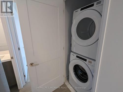 3318 - 50 Dunfield Avenue, Toronto, ON - Indoor Photo Showing Laundry Room