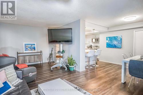 1009 - 5 Old Sheppard Avenue, Toronto, ON - Indoor Photo Showing Living Room