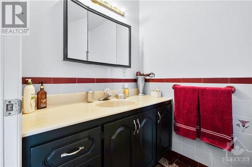 2309 Samuel Drive, Ottawa, ON - Indoor Photo Showing Bathroom