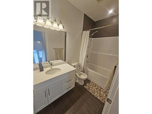 8415 81A Street, Fort St. John, BC - Indoor Photo Showing Bathroom