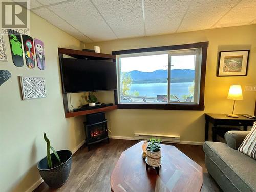 3610 Eagle Bay Road Unit# D, Eagle Bay, BC - Indoor Photo Showing Living Room