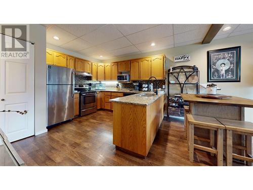 3610 Eagle Bay Road Unit# D, Eagle Bay, BC - Indoor Photo Showing Kitchen