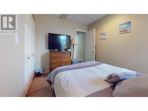 3610 Eagle Bay Road Unit# D, Eagle Bay, BC - Indoor Photo Showing Bedroom