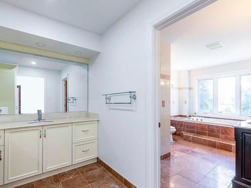 Salle de bains - 97 Rue Chatillon, Dollard-Des-Ormeaux, QC - Indoor Photo Showing Bathroom