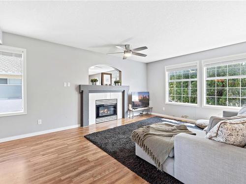 6180 Dover Rd, Nanaimo, BC - Indoor Photo Showing Living Room With Fireplace