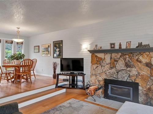 3882 Castle Dr, Campbell River, BC - Indoor Photo Showing Other Room With Fireplace