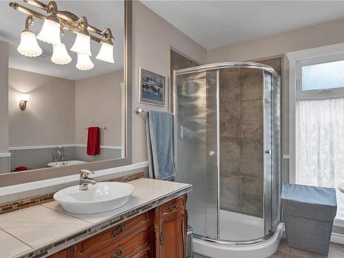 3882 Castle Dr, Campbell River, BC - Indoor Photo Showing Bathroom