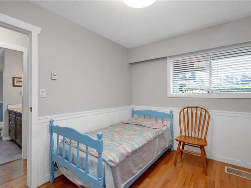3882 Castle Dr, Campbell River, BC - Indoor Photo Showing Bedroom