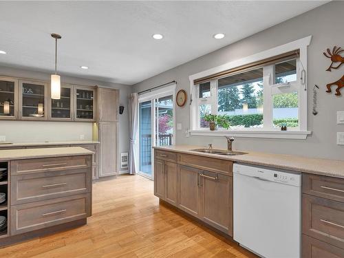 3882 Castle Dr, Campbell River, BC - Indoor Photo Showing Kitchen With Double Sink