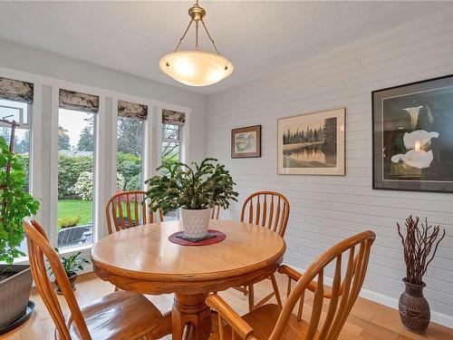 3882 Castle Dr, Campbell River, BC - Indoor Photo Showing Dining Room