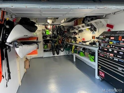10-8805 Central St, Port Hardy, BC - Indoor Photo Showing Garage