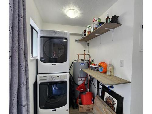 10-8805 Central St, Port Hardy, BC - Indoor Photo Showing Laundry Room