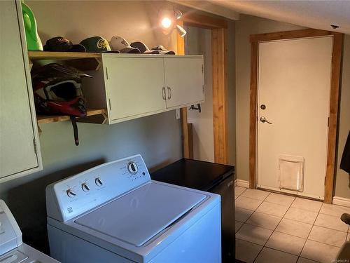 143 Comiaken Ave, Lake Cowichan, BC - Indoor Photo Showing Laundry Room