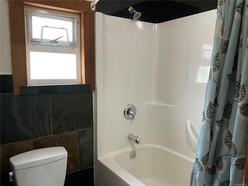 143 Comiaken Ave, Lake Cowichan, BC - Indoor Photo Showing Bathroom