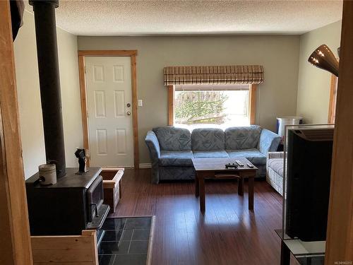 143 Comiaken Ave, Lake Cowichan, BC - Indoor Photo Showing Living Room