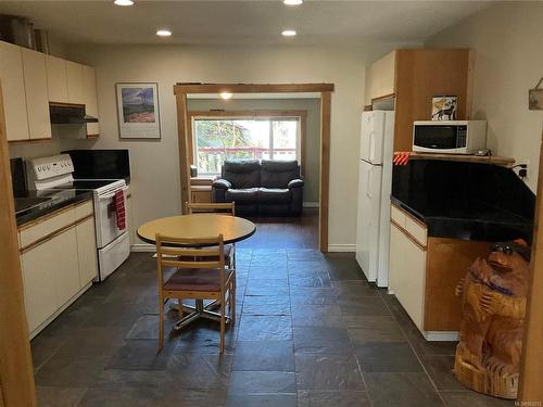 143 Comiaken Ave, Lake Cowichan, BC - Indoor Photo Showing Kitchen