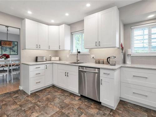 184 Reef Cres, Campbell River, BC - Indoor Photo Showing Kitchen With Upgraded Kitchen