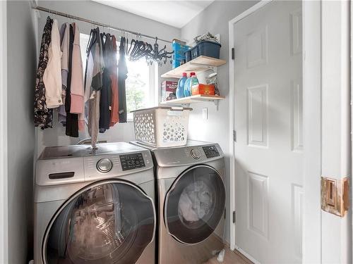 184 Reef Cres, Campbell River, BC - Indoor Photo Showing Laundry Room