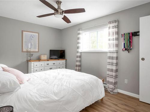 184 Reef Cres, Campbell River, BC - Indoor Photo Showing Bedroom