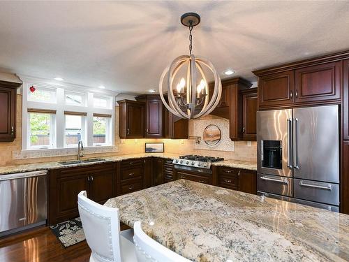1734 Quatsino Pl, Comox, BC - Indoor Photo Showing Kitchen With Double Sink With Upgraded Kitchen