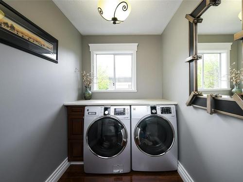 1734 Quatsino Pl, Comox, BC - Indoor Photo Showing Laundry Room