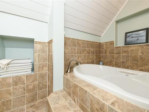 1734 Quatsino Pl, Comox, BC - Indoor Photo Showing Bathroom