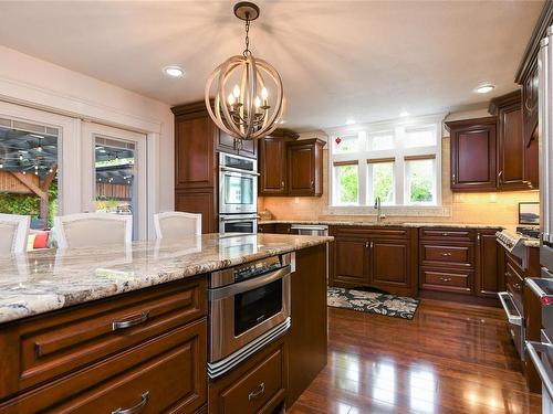 1734 Quatsino Pl, Comox, BC - Indoor Photo Showing Kitchen With Upgraded Kitchen