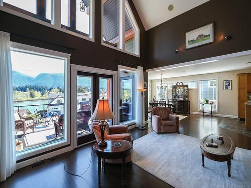 243 North Shore Rd, Lake Cowichan, BC - Indoor Photo Showing Living Room