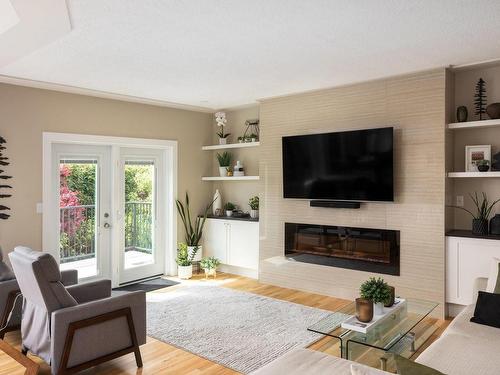 3808 Cardie Crt, Saanich, BC - Indoor Photo Showing Living Room With Fireplace