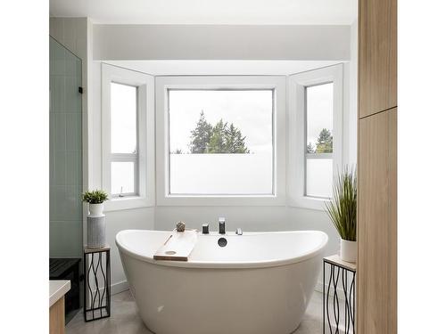 3808 Cardie Crt, Saanich, BC - Indoor Photo Showing Bathroom
