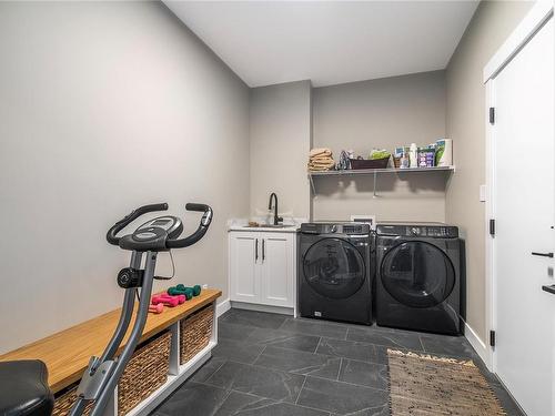 715 Salmonberry St, Campbell River, BC - Indoor Photo Showing Laundry Room