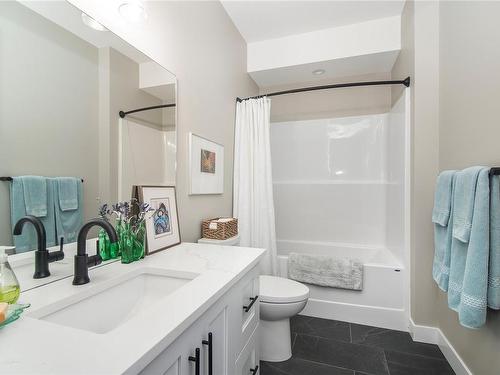 715 Salmonberry St, Campbell River, BC - Indoor Photo Showing Bathroom