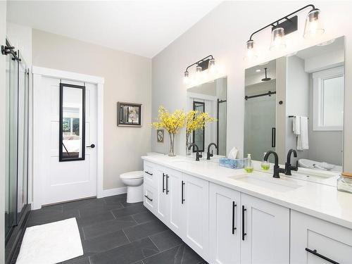 715 Salmonberry St, Campbell River, BC - Indoor Photo Showing Bathroom