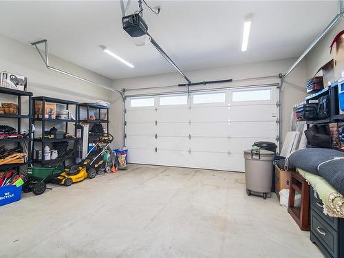 715 Salmonberry St, Campbell River, BC - Indoor Photo Showing Garage