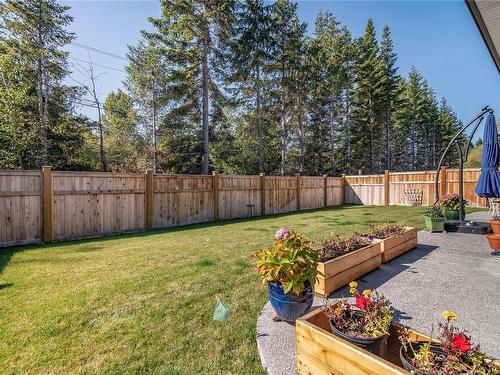 715 Salmonberry St, Campbell River, BC - Outdoor With Backyard