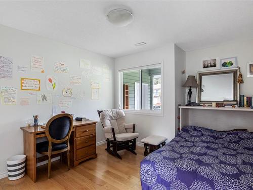 945 Bearwood Lane, Saanich, BC - Indoor Photo Showing Bedroom