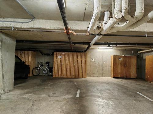 203-1477 Yale St, Oak Bay, BC - Indoor Photo Showing Garage