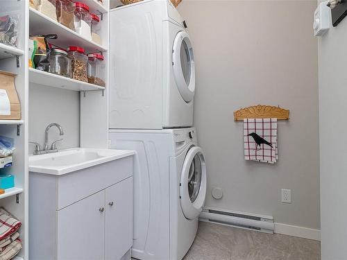 9609 Askew Creek Dr, Chemainus, BC - Indoor Photo Showing Laundry Room