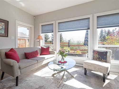 9609 Askew Creek Dr, Chemainus, BC - Indoor Photo Showing Living Room