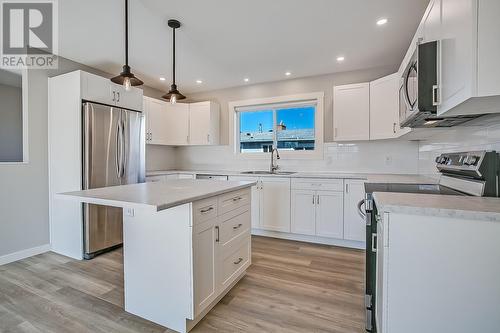 437 Primrose Road, Kelowna, BC - Indoor Photo Showing Kitchen With Upgraded Kitchen