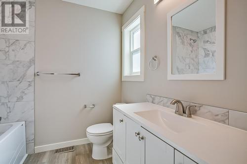 437 Primrose Road, Kelowna, BC - Indoor Photo Showing Bathroom