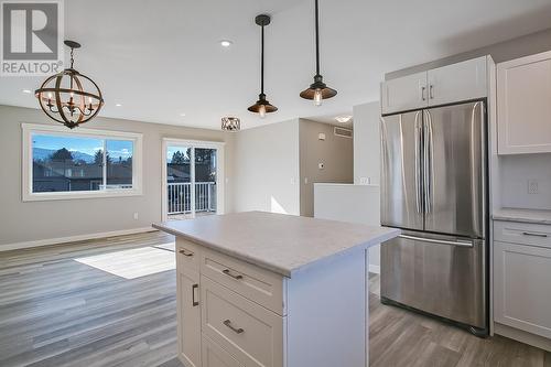437 Primrose Road, Kelowna, BC - Indoor Photo Showing Kitchen