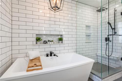 793 Centre Road, Hamilton, ON - Indoor Photo Showing Bathroom